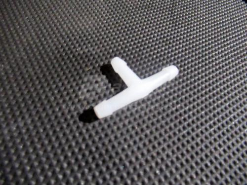 Фитинг воздушный тройник пластиковая SHAANXI X5000 пластиковый (оригинал)