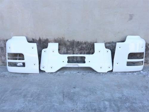 Бампер SITRAK T5G/TX белый левая+средний+правая