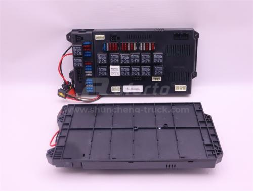 Блок предохранителей правый HOWO 1022 (оригинал)