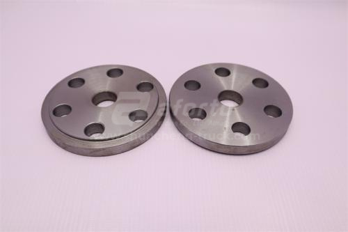 Крышка прижимная подшипника балансира STEYR (7 больших отверстий)