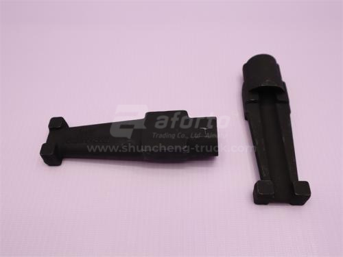 Кронштейн прижимная головки блока цилиндра WD615 Euro II (оригинал)