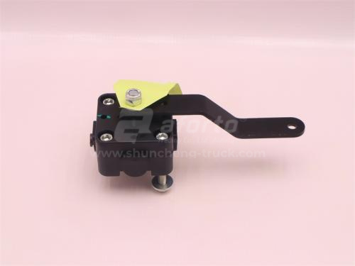 Кран регулятор уровня SHAANXI X3000 передно-правый (оригинал)