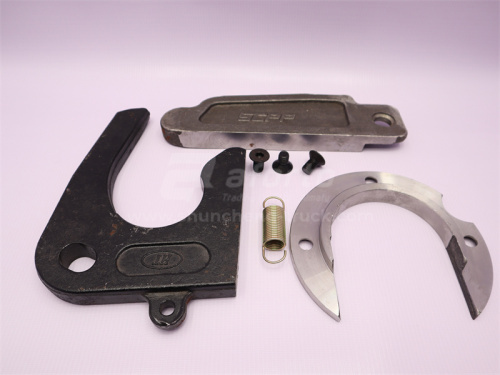 Подкова на седло с замком в сборе под палец d 90мм Тягач QY старая модель