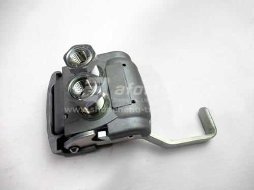 Соединительная головка на прицеп Дуоматик с клапаном с ручкой 16*1.5 УНИВЕРСАЛЬНОЕ 4528020090