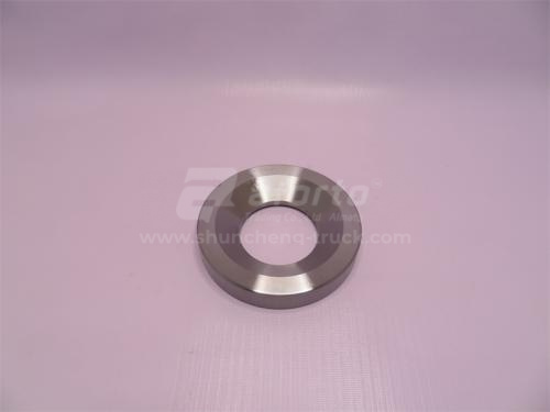 Кольцо распорное сальника ступицы передней  STEYR