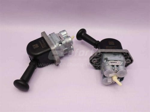 Клапан воздушный стояночного тормоза HOWO (3 отверстия) (оригинал)