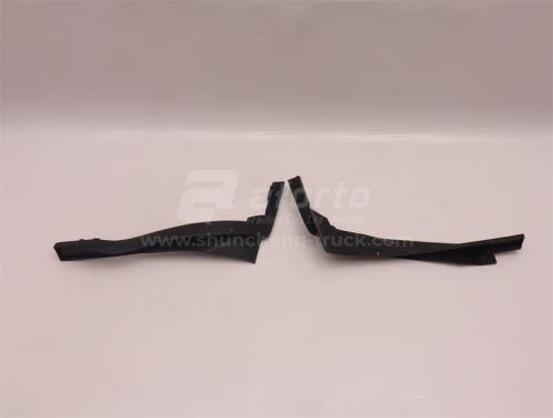 Водосток обтекателя кабины HOWO TX левый (оригинал)