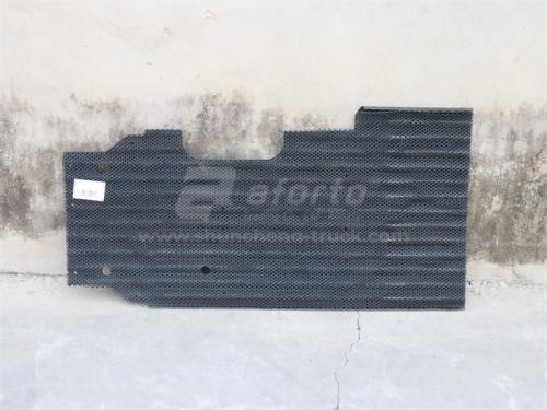 Брызговик передний пластмассовый правый SITRAK C7H