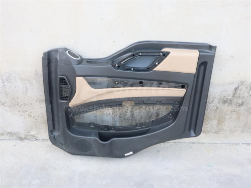 Обшивка двери HOWO TX/T5G правая (оригинал)