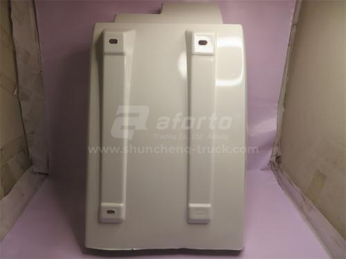 Брызговик HOWO 2010 переднего колеса правый белый