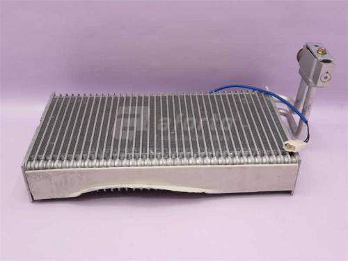 Радиатор кондиционера HOWO (оригинал) Радиатор кондиционера HOWO (оригинал)