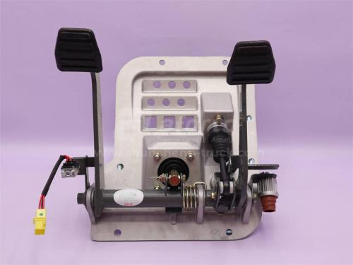 Кронштейн педалей HOWO в сборе (оригинал)