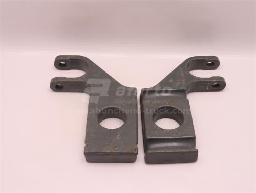 Седло рессоры с кронштейном амортизатора HOWO 2009 пер подвески нижний R