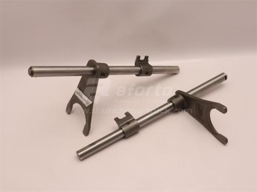 Вал КПП 1/2 передачи HW19712/20716 в сборе с вилка (оригинал)