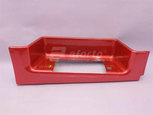 Щиток подножки HOWO 2008 (самосвал) красный правая