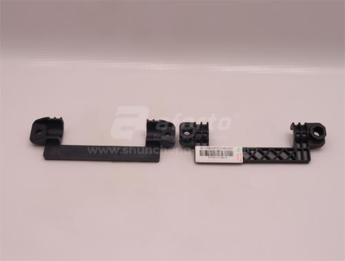 Кронштейн крепления передней фары  HOWO TX пластик правая (оригинал)