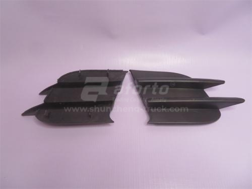 Заглушка бампера противотуманной фары HOWO 2010 правая