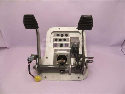 Кронштейн педалей HOWO в сборе