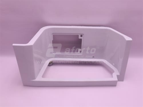 Щиток подножки SHAANXI X3000 белый правая