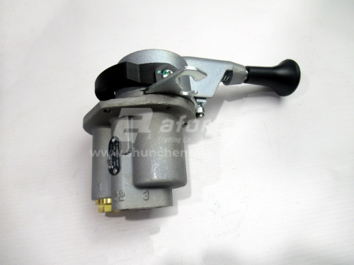 Клапан воздушный стояночного тормоза  с 4-мя выводами ЕВРО КАМАЗ, МАЗ (100.3537310)