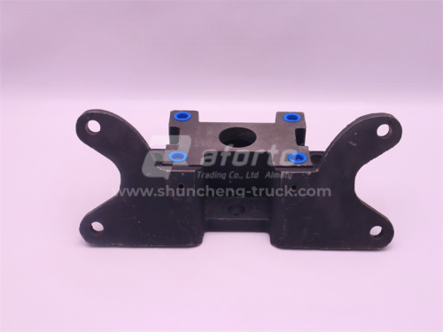 Кронштейн энергоакумуляторов HOWO среднего моста (хорошее качество)