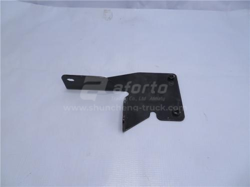 Кронштейн щиток подножки GTL верхней правой передний