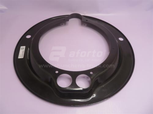 Кожух пылезащитный ступицы передней HOWO 70T левый (оригинал)