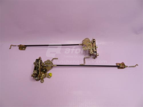 Замок двери кабины с тягой HOWO левый