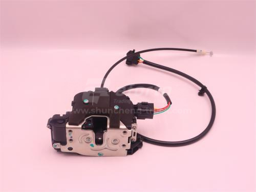 Замок двери кабины с тягой SHAANXI X6000/X5000 левый (оригинал)