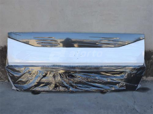 Капот HOWO A7 с решёткой крашеный