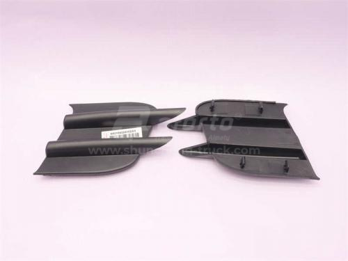 Заглушка бампера противотуманной фары HOWO 2010 левая (оригинал)