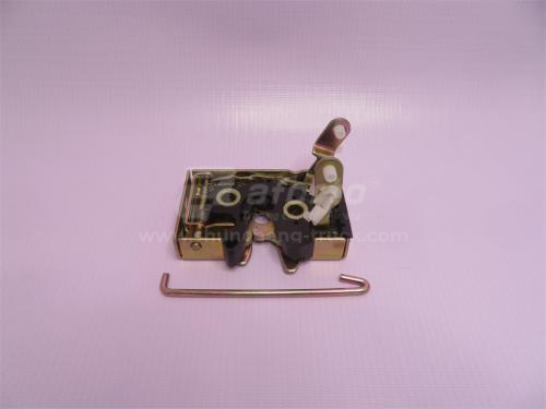 Замок двери кабины с тягой DONGFENG 153 правой