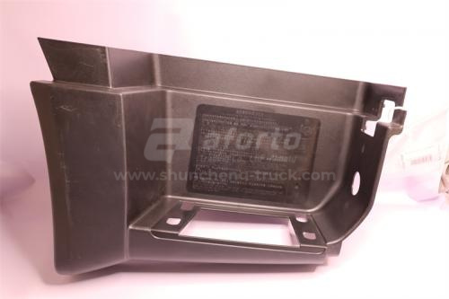 Щиток подножки HOWO A7 черная правый