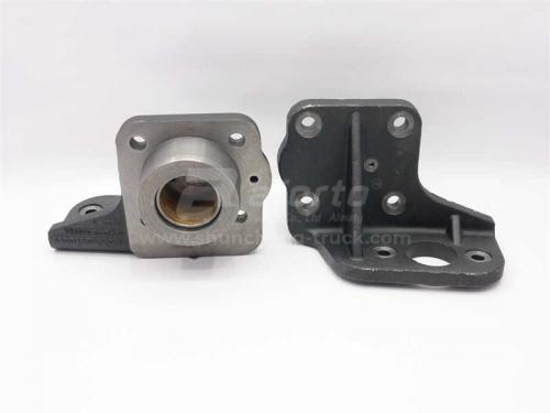 Кронштейн поворотного кулака HOWO 70T левый (оригинал)