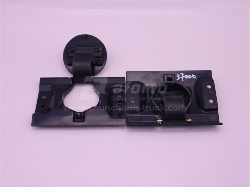 Заглушка бампера HOWO V7 левая