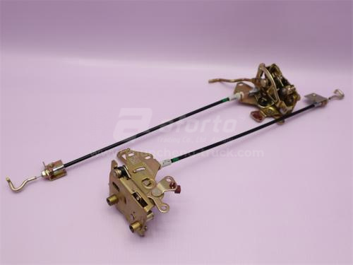 Замок двери кабины с тягой HOWO правой (оригинал)