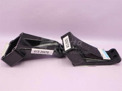 Кронштейн двигателя SHAANXI X3000 передний правый (оригинал)