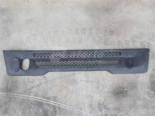 Решётка бампера SHAANXI F3000 верхняя (новая модель)