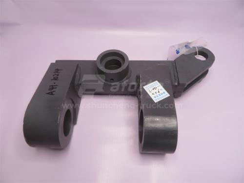 Кронштейн поворотной цапфы XCMG GR180/215 левый новая модель после 2010г