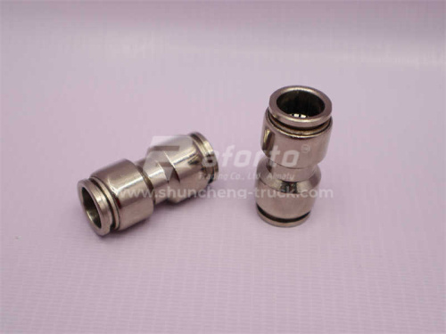 Фитинг прямой Ф14 железный