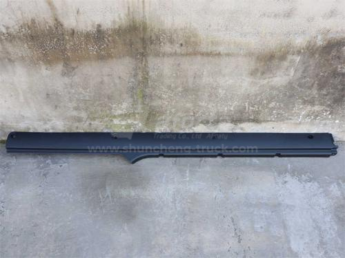 Боковая накладка арки SHAANXI X3000 тягач передний черная правая