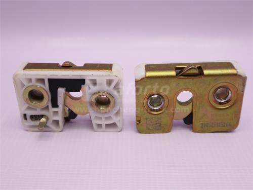 Замок двери HOWO защелка правой (оригинал)