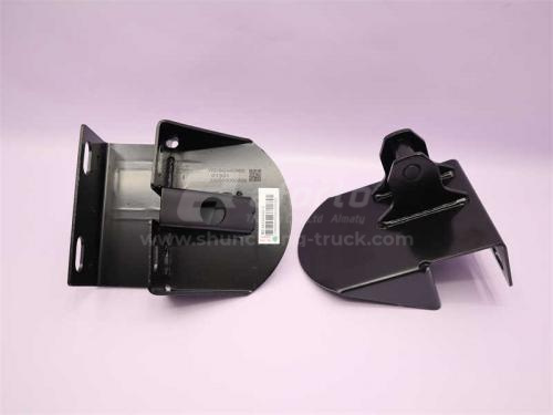 Кронштейн замка кабины HOWO/V7 верхний левый (оригинал)