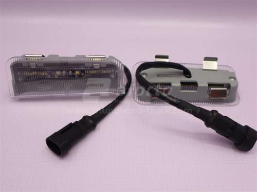 Фонарь подножки SHAANXI X3000/H3000S правая (оригинал)