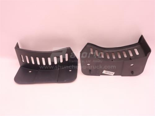 Молдинг бампера HOWO 2010 между бампером и ступенью правая (оригинал)