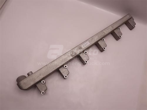 Труба подачи антифриза из ГБЦ HOWO 0030 (оригинал)