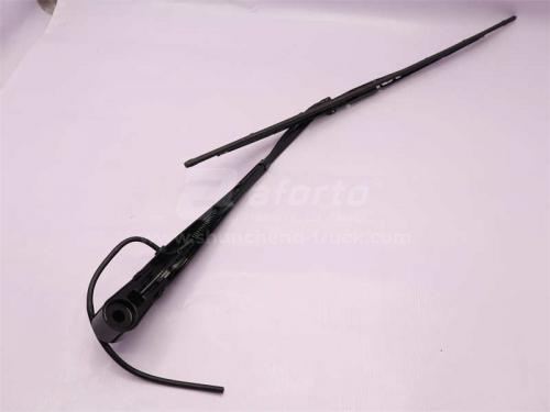 Рычаг стеклоочистителя HOWO c щеткой (оригинал)