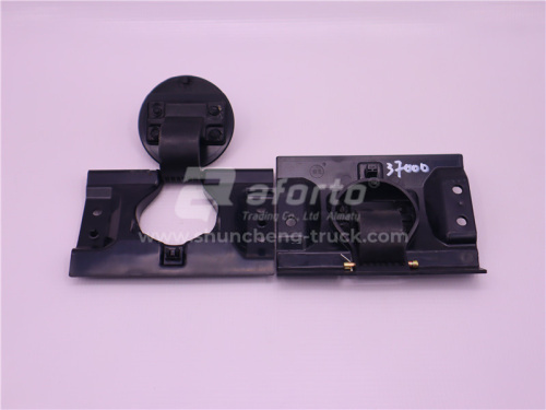 Заглушка бампера HOWO V7 левая