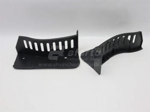 Молдинг бампера HOWO 2010 между бампером и ступенью левая