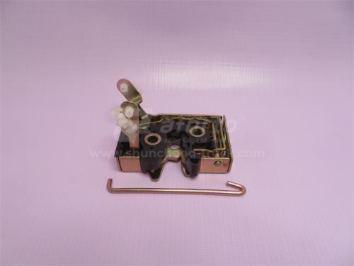 Замок двери кабины с тягой DONGFENG 153 левый